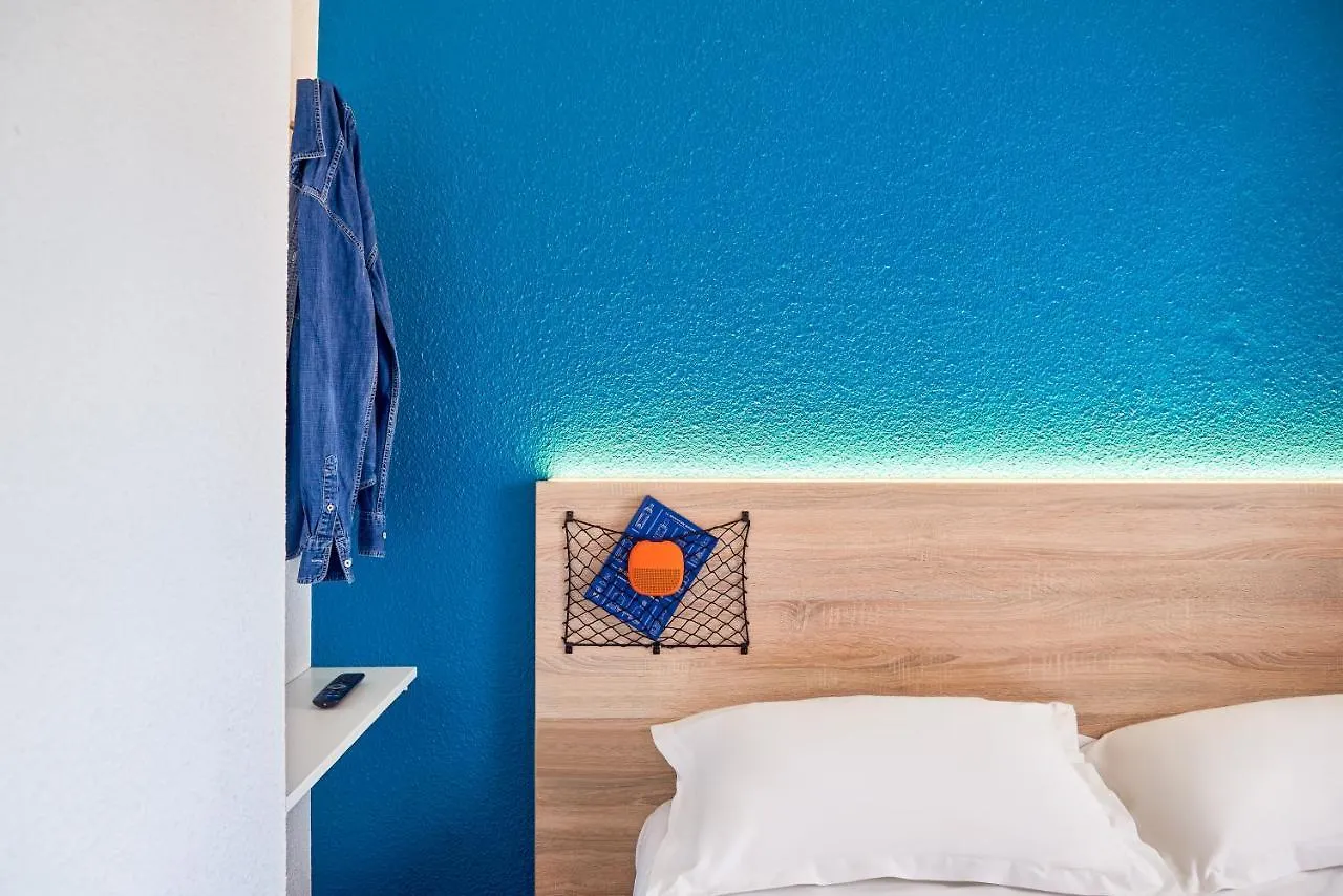 ** Hotel HotelF1 Marseille Marignane Mirabeau France